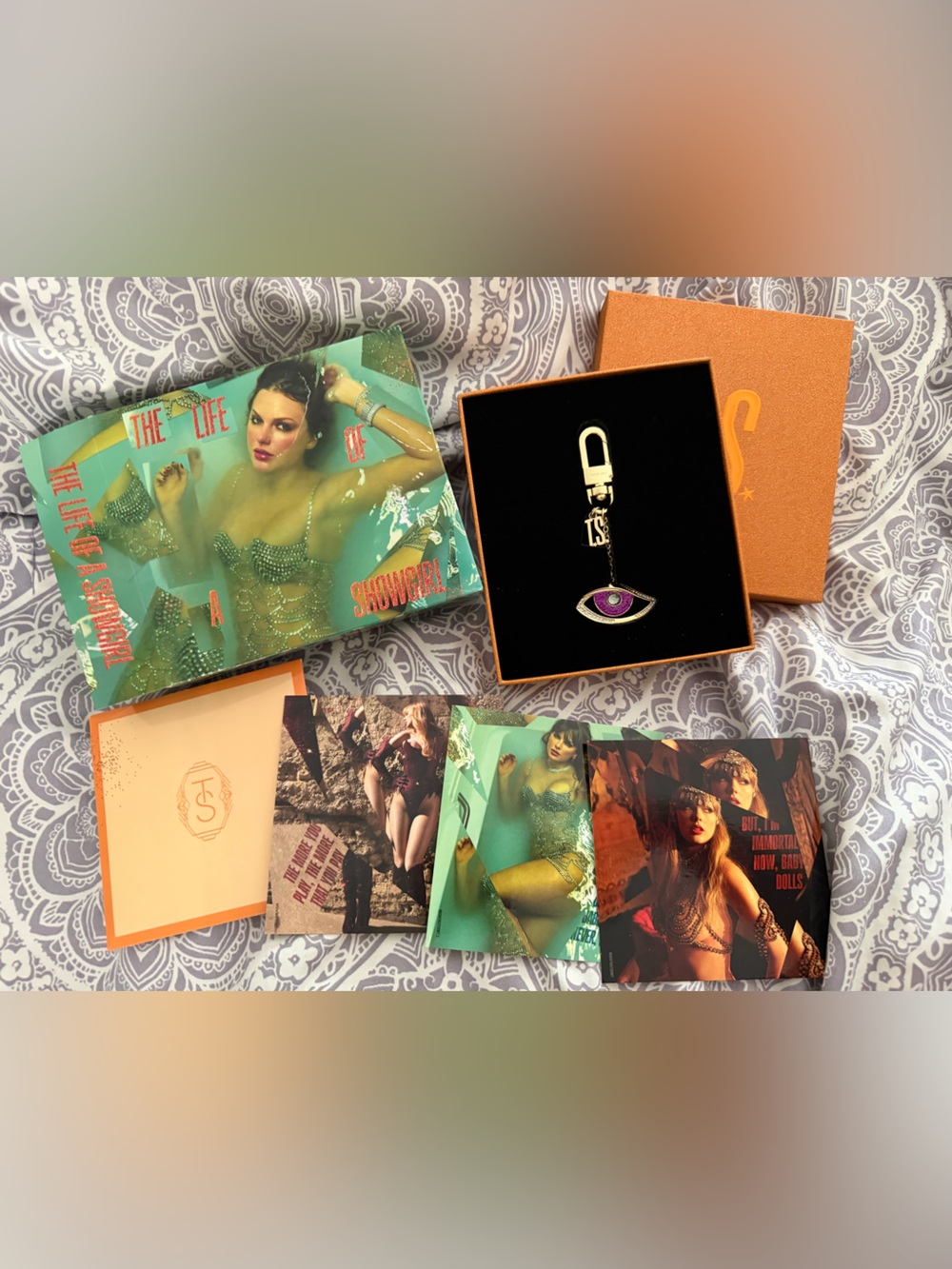 The Life of a Showgirl Sweat and Vanilla Deluxe Edition *NO CD*